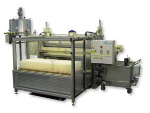 Molding machine GM for crown candles